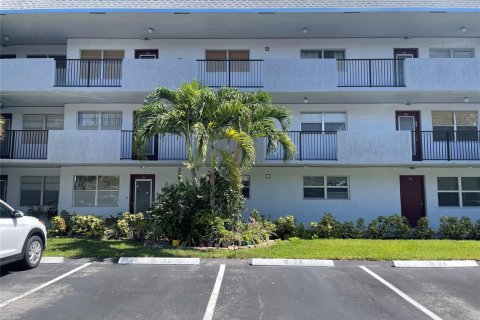 Condominio en Tamarac, Florida, 2 dormitorios  № 2084477