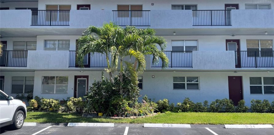 Condominio en Tamarac, Florida, 2 dormitorios  № 2084477