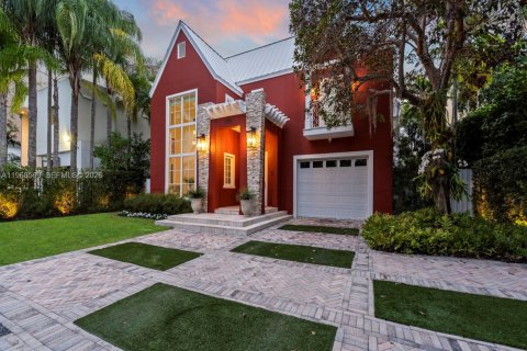 Дом в Майами, Флорида 5 спален, 471.39м2 № 2031104