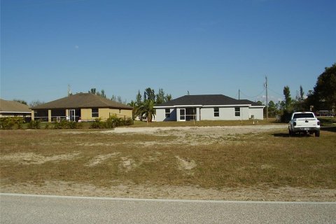 Land in Cape Coral, Florida № 215235 - photo 1