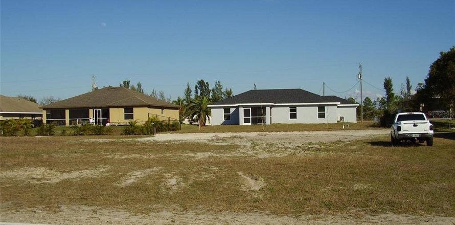Land in Cape Coral, Florida № 215235
