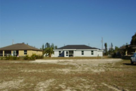 Land in Cape Coral, Florida № 215235 - photo 5