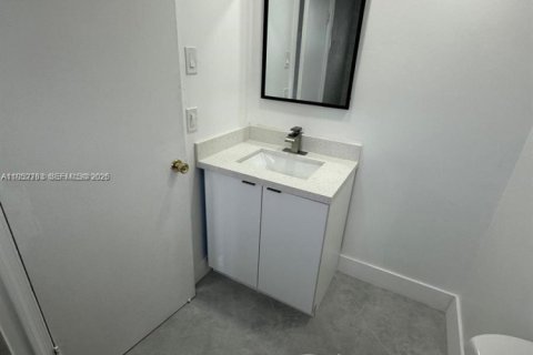 Copropriété à vendre à Hallandale Beach, Floride: 2 chambres, 89.19 m2 № 2008585 - photo 7