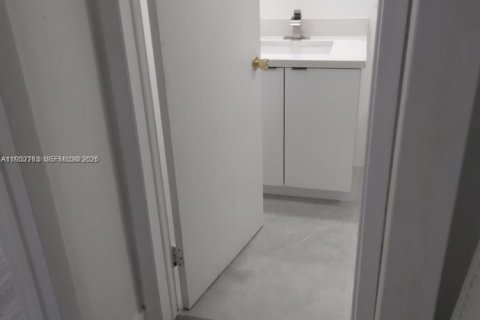 Copropriété à vendre à Hallandale Beach, Floride: 2 chambres, 89.19 m2 № 2008585 - photo 12
