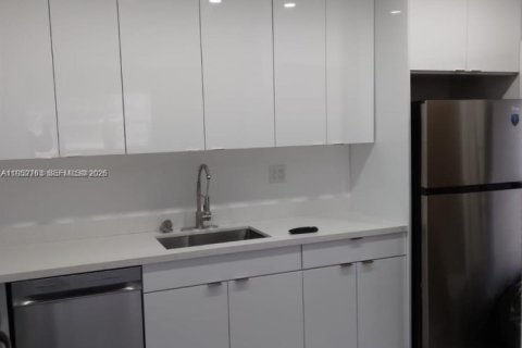 Copropriété à vendre à Hallandale Beach, Floride: 2 chambres, 89.19 m2 № 2008585 - photo 3