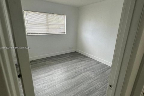 Copropriété à vendre à Hallandale Beach, Floride: 2 chambres, 89.19 m2 № 2008585 - photo 15