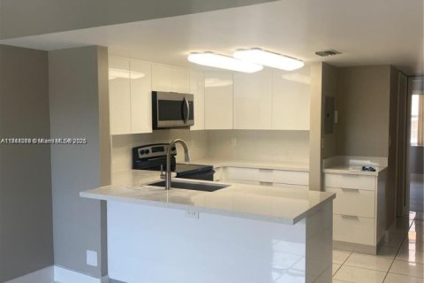 Condo in Miami, Florida, 3 bedrooms  № 1849297 - photo 6