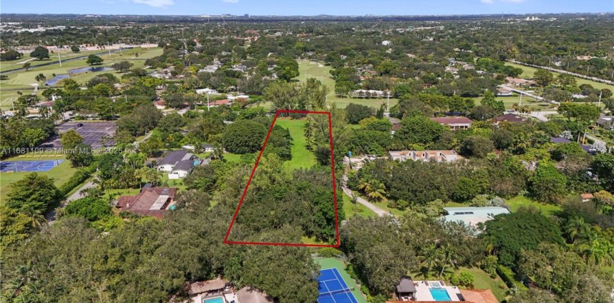 Land in Miami, Florida № 1864192
