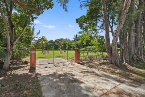 Terreno en venta en Miami, Florida № 1864192 - foto 2