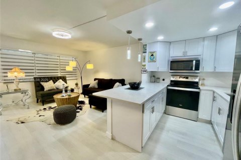 Condominio en venta en Deerfield Beach, Florida, 1 dormitorio, 66.98 m2 № 1981930 - foto 9