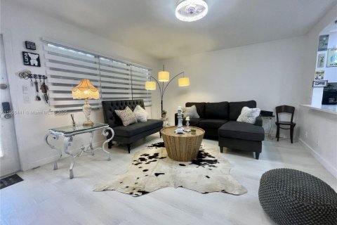 Condominio en venta en Deerfield Beach, Florida, 1 dormitorio, 66.98 m2 № 1981930 - foto 8