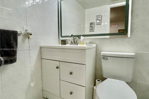 Condominio en venta en Deerfield Beach, Florida, 1 dormitorio, 66.98 m2 № 1981930 - foto 20