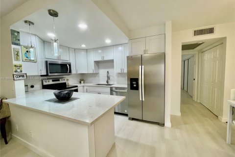 Condominio en venta en Deerfield Beach, Florida, 1 dormitorio, 66.98 m2 № 1981930 - foto 10