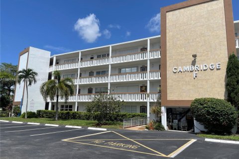 Condominio en venta en Deerfield Beach, Florida, 1 dormitorio, 66.98 m2 № 1981930 - foto 1