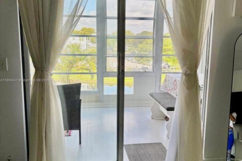 Condominio en venta en Deerfield Beach, Florida, 1 dormitorio, 66.98 m2 № 1981930 - foto 18