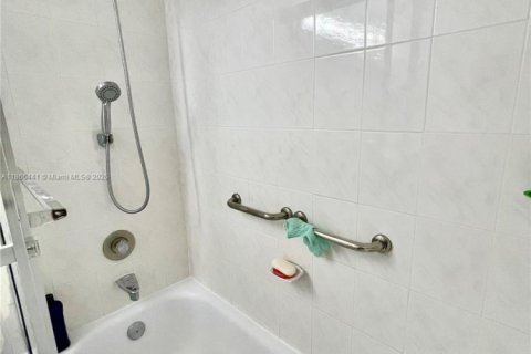 Condominio en venta en Deerfield Beach, Florida, 1 dormitorio, 66.98 m2 № 1981930 - foto 21