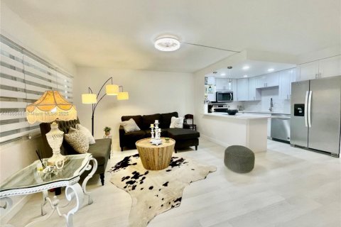 Condominio en venta en Deerfield Beach, Florida, 1 dormitorio, 66.98 m2 № 1981930 - foto 5