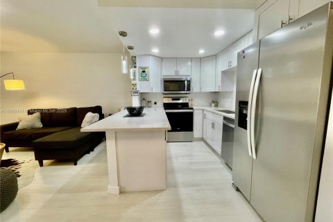 Condominio en venta en Deerfield Beach, Florida, 1 dormitorio, 66.98 m2 № 1981930 - foto 12