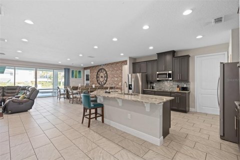 House in Kissimmee, Florida 11 bedrooms, 510.59 sq.m. № 1046851 - photo 7