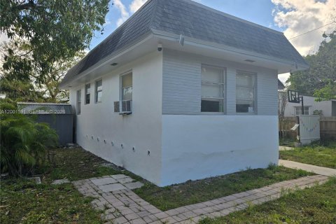 Снять в аренду виллу или дом в Холливуд, Флорида 1 спальня, 91.6м2, № 2065688 - фото 2