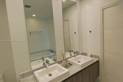 Condo in Miami, Florida, 2 bedrooms  № 1868350 - photo 28