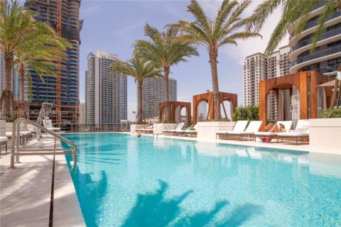 Condo in Miami, Florida, 2 bedrooms  № 1868350 - photo 1