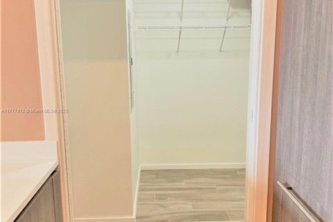 Condo in Miami, Florida, 2 bedrooms  № 1868350 - photo 17