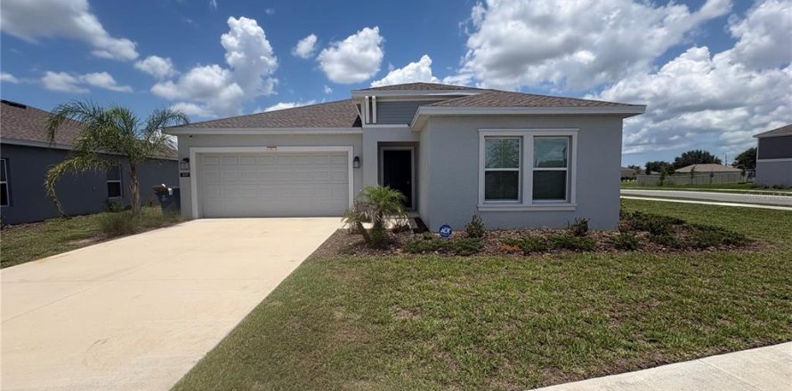 House in Lake Wales, Florida 4 bedrooms, 179.77 sq.m. № 2228199