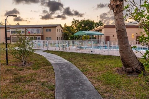 Condo in Margate, Florida, 1 bedroom  № 2043253 - photo 18