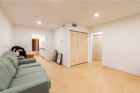 Condo in Margate, Florida, 1 bedroom  № 2043253 - photo 4