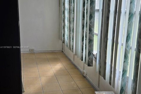 Condo in Margate, Florida, 1 bedroom  № 2043253 - photo 9