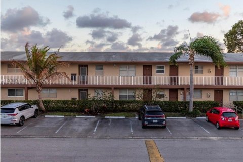 Condo in Margate, Florida, 1 bedroom  № 2043253 - photo 2