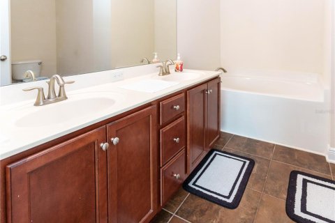 Villa ou maison à vendre à Tampa, Floride: 4 chambres, 232.26 m2 № 2427409 - photo 13
