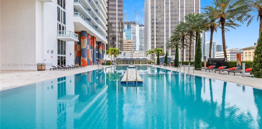 Кондоминиум с 2 спальнями в Майами, Флорида № 1968263