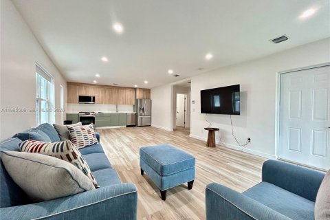 Villa ou maison à louer à Dania Beach, Floride: 2 chambres, 97.36 m2 № 2031201 - photo 3