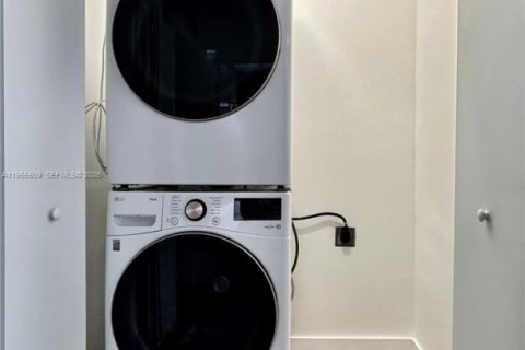 Villa ou maison à louer à Dania Beach, Floride: 2 chambres, 97.36 m2 № 2031201 - photo 13