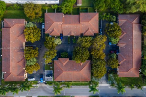 Touwnhouse à vendre à Hallandale Beach, Floride: 3 chambres, 151.99 m2 № 1991554 - photo 2
