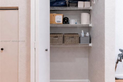 Touwnhouse à vendre à Hallandale Beach, Floride: 3 chambres, 151.99 m2 № 1991554 - photo 9