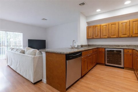 Touwnhouse à vendre à Hallandale Beach, Floride: 3 chambres, 151.99 m2 № 1991554 - photo 7