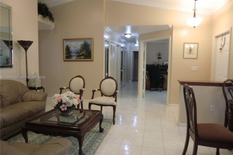 Villa ou maison à louer à Pembroke Pines, Floride: 4 chambres, 147.71 m2 № 2055786 - photo 11