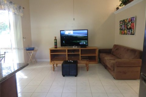 Villa ou maison à louer à Pembroke Pines, Floride: 4 chambres, 147.71 m2 № 2055786 - photo 9