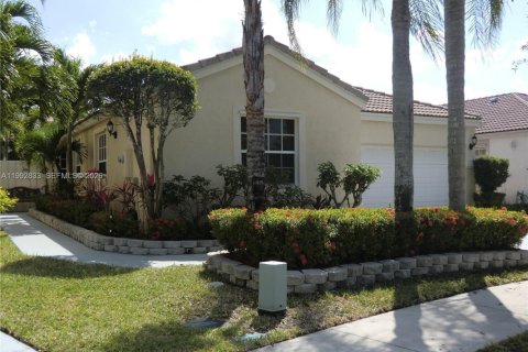 Villa ou maison à louer à Pembroke Pines, Floride: 4 chambres, 147.71 m2 № 2055786 - photo 2