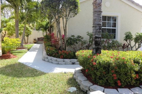 Villa ou maison à louer à Pembroke Pines, Floride: 4 chambres, 147.71 m2 № 2055786 - photo 3