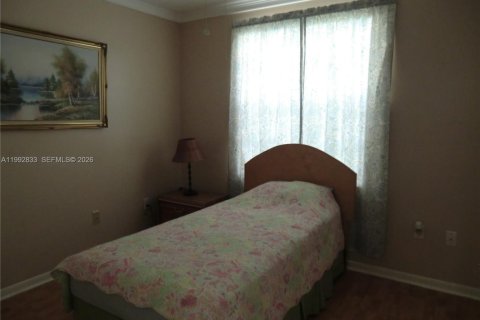 Villa ou maison à louer à Pembroke Pines, Floride: 4 chambres, 147.71 m2 № 2055786 - photo 16