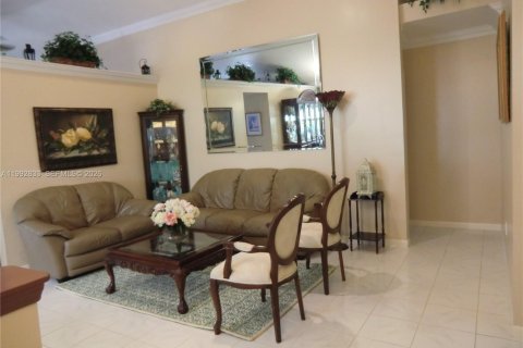 Villa ou maison à louer à Pembroke Pines, Floride: 4 chambres, 147.71 m2 № 2055786 - photo 5