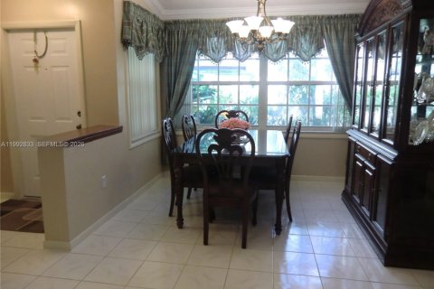 Villa ou maison à louer à Pembroke Pines, Floride: 4 chambres, 147.71 m2 № 2055786 - photo 10