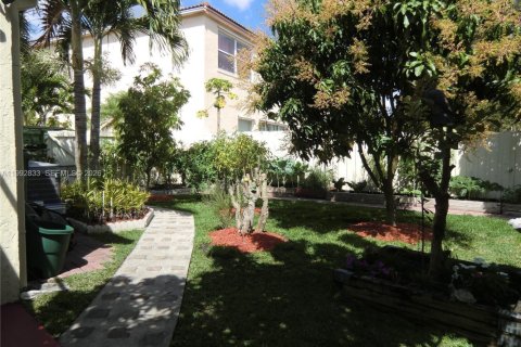 Villa ou maison à louer à Pembroke Pines, Floride: 4 chambres, 147.71 m2 № 2055786 - photo 19