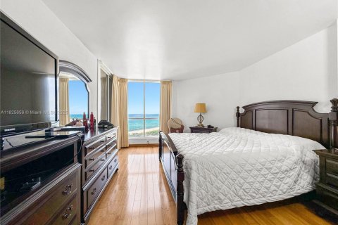 Condo in Miami Beach, Florida, 2 bedrooms  № 1794883 - photo 13