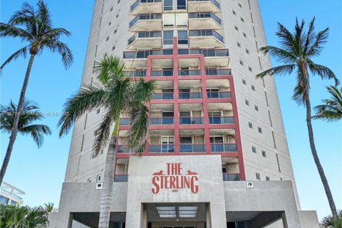 Condo in Miami Beach, Florida, 2 bedrooms  № 1794883 - photo 1