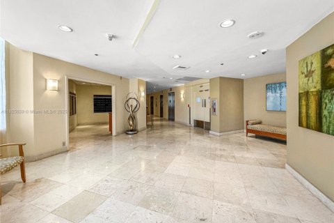 Condo in Miami Beach, Florida, 2 bedrooms  № 1794883 - photo 27